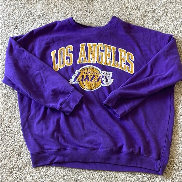 Urban Outfitters Purple Los Angeles Lakers Sweatshirt Size Large - Picture 1 of 2